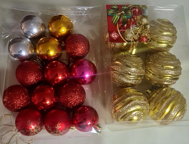 2 confezioni di palline dorate e rosse per Natale