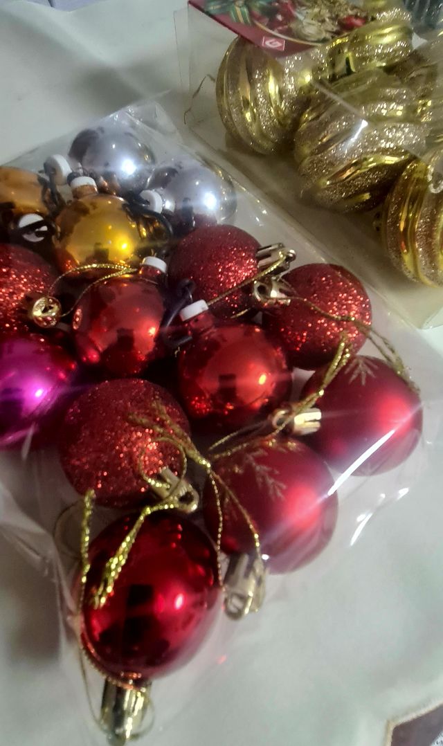 2 confezioni di palline dorate e rosse per Natale