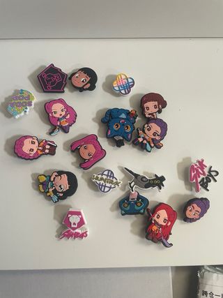 pack 18 Charms para Crocs Huntrix