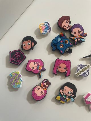 pack 18 Charms para Crocs Huntrix