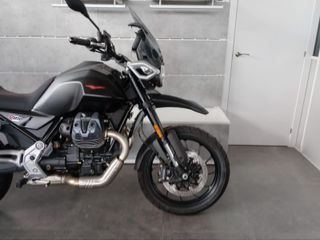 Moto Guzzi V85 Strada