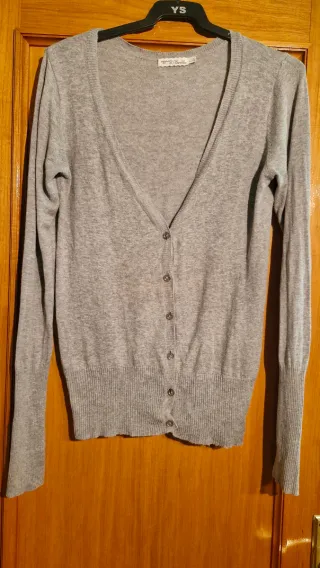 Chaqueta Bershka gris botones punto T:L