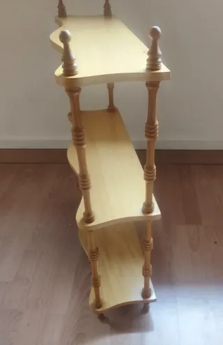 Estantería de madera