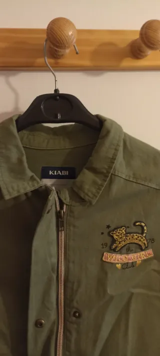 Chaqueta verde Kiabi con parche