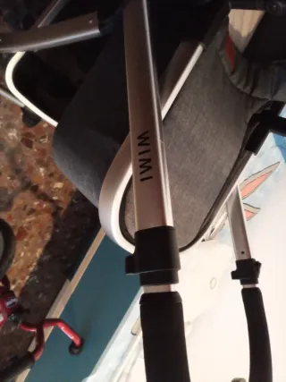 Carrito de bebé gris