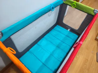 Cuna de viaje con colchoneta