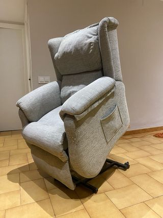Butaca Eléctrica Reclinable con ayuda. Tela Gris