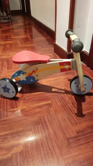 Triciclo de madera infantil