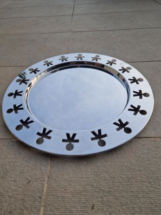 Vassoio Alessi in metallo con figure
