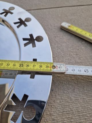 Vassoio Alessi in metallo con figure