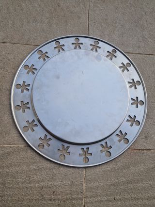 Vassoio Alessi in metallo con figure