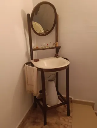 Lavabo antiguo madera y cerámica