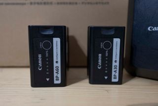 Canon EOS C300 Mark II + BATERIAS + TARJETAS