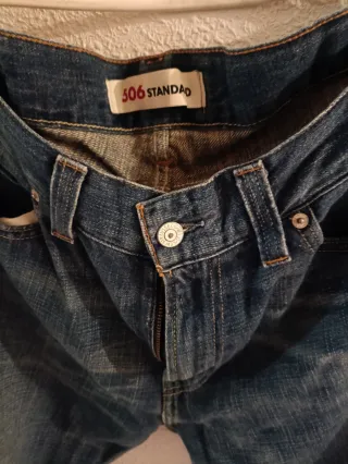 Levis 306 mujer talla 42 o 32largo 99cadera53