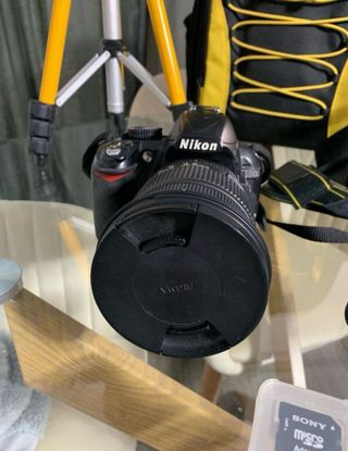 Cámara Réflex Nikon D3100 + Accesorios