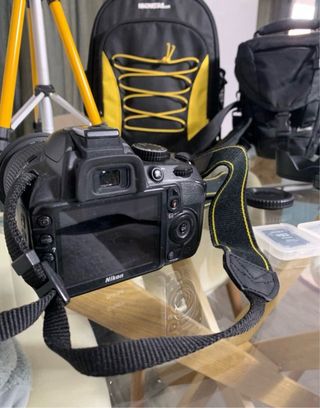 Cámara Réflex Nikon D3100 + Accesorios