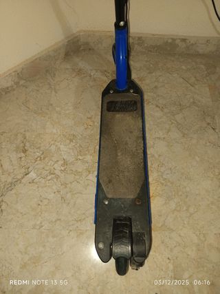 Patinete eléctrico infantil azul