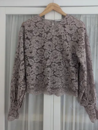 Blusa Zara encaje color topo Talla S