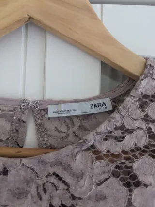 Blusa Zara encaje color topo Talla S