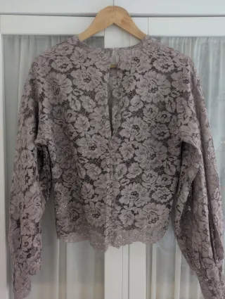 Blusa Zara encaje color topo Talla S