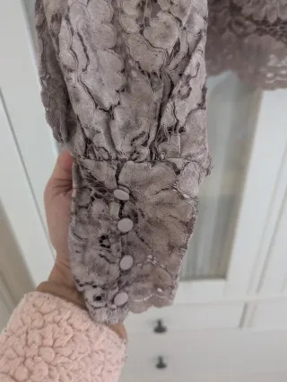 Blusa Zara encaje color topo Talla S