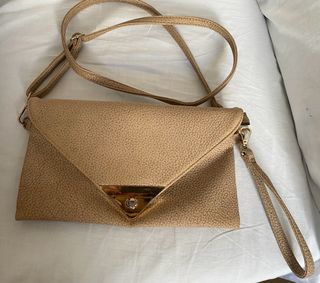 Bolso beige con correa larga y corta