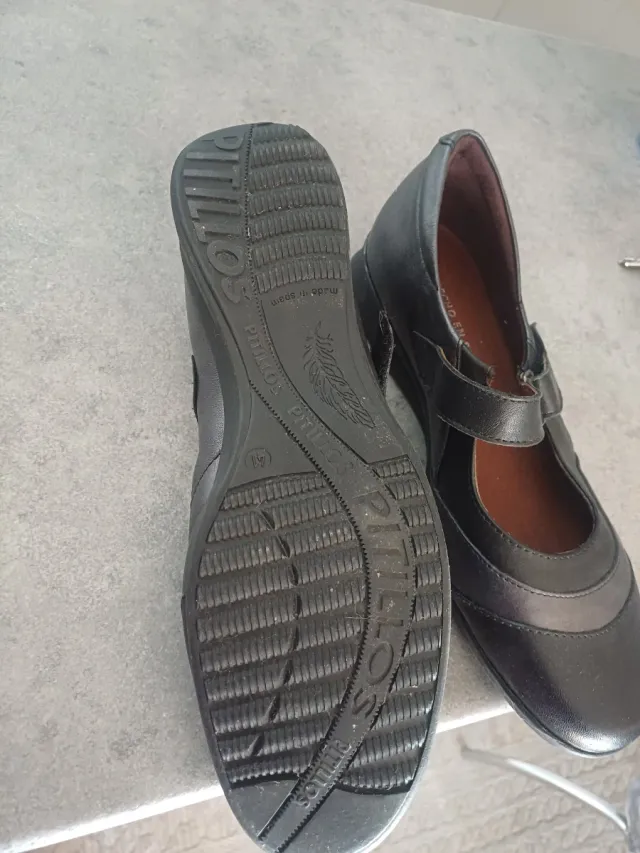 Zapatos negros y plateados Pitillos