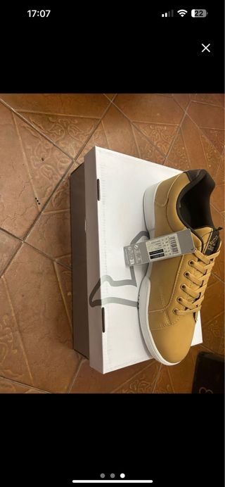 Zapatillas Marrones y Blancas