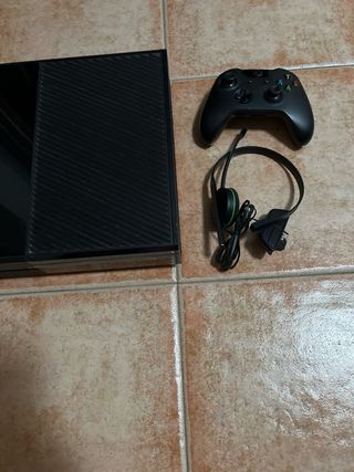 Xbox ONE Nera Console + Controller + Cuffie
