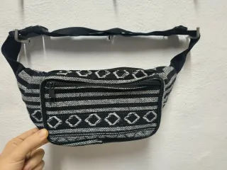 Riñonera estilo étnico blanco y negro