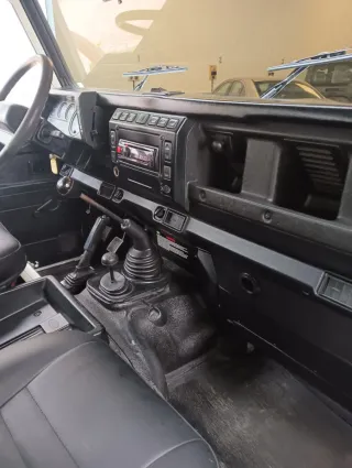 Land Rover Defender 2006