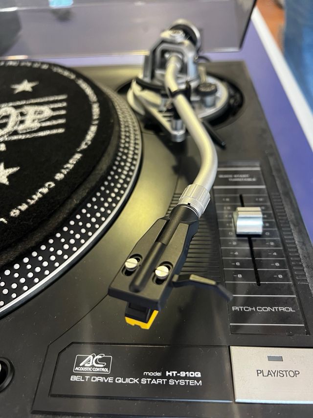 Mezclador DJ , y equipo de sonido.