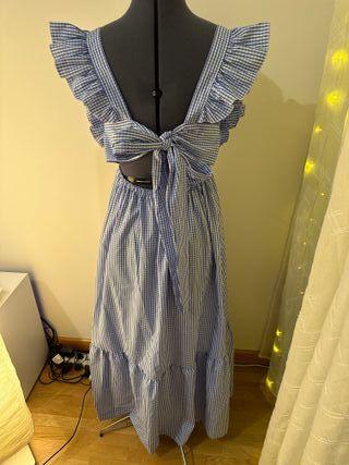 Vestito a quadretti blu e bianchi con frappe