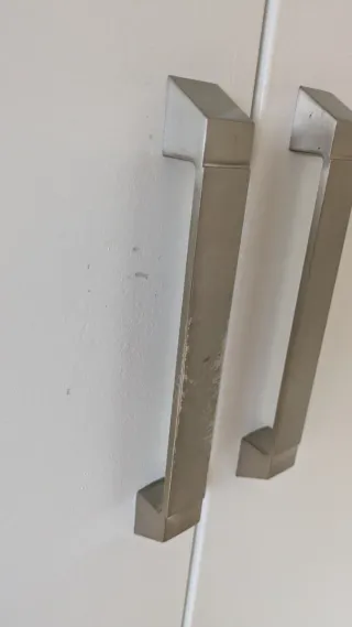 Armario blanco y beige