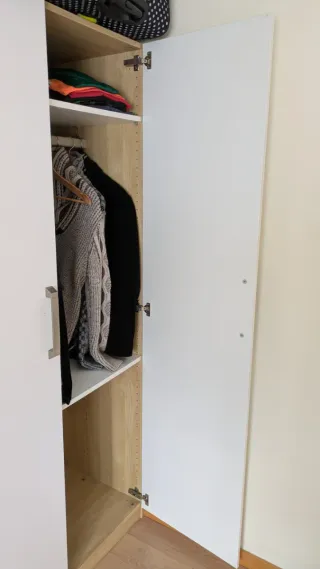 Armario blanco y beige