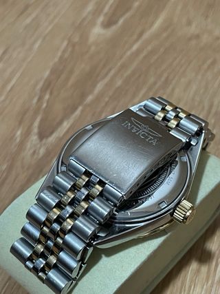 Reloj Invicta Specialty Oro y Plata