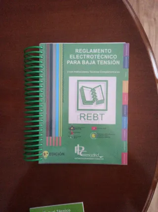 REGLAMENTO ELECTROTÉCNICO PARA BAJA TENSIÓN: RE...