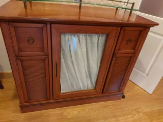 Mueble bar 3 puertas madera y cristal