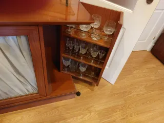 Mueble bar 3 puertas madera y cristal