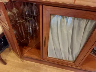 Mueble bar 3 puertas madera y cristal