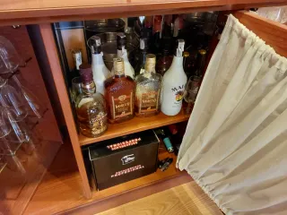 Mueble bar 3 puertas madera y cristal