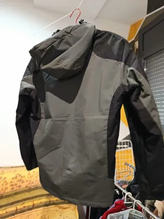 Chaqueta Kathmandu Montaña Negra y Gris