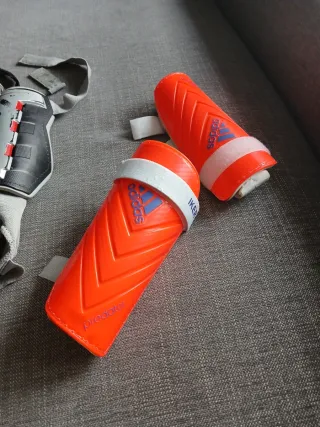 Espinilleras niño Nike y Adidas