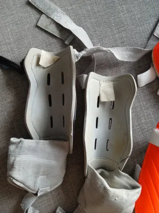 Espinilleras niño Nike y Adidas