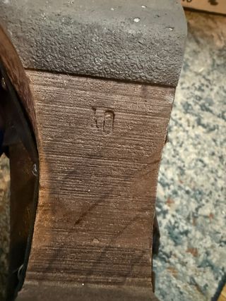 Botines Escarlata Piel Tacón Madera Tachuelas