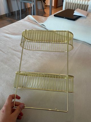 Estantería colgante dorada sin taladro