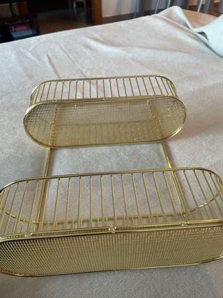 Estantería colgante dorada sin taladro