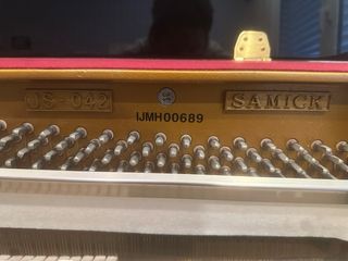 Piano vertical Samick JS-042 + banqueta