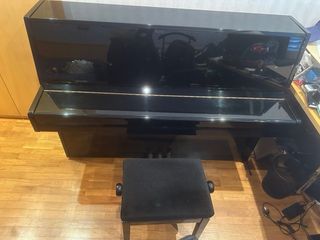 Piano vertical Samick JS-042 + banqueta