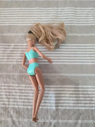 Muñeca Barbie bikini turquesa